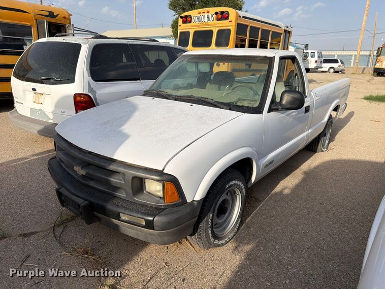 image for item FO3002 1995 Chevrolet S10 pickup truck