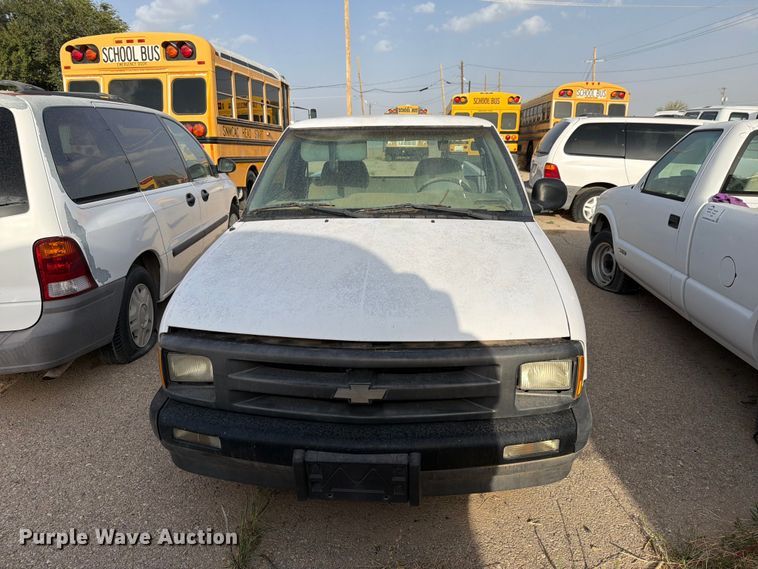 image for item FO3002 1995 Chevrolet S10 pickup truck