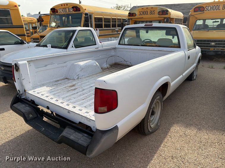 image for item FO3002 1995 Chevrolet S10 pickup truck