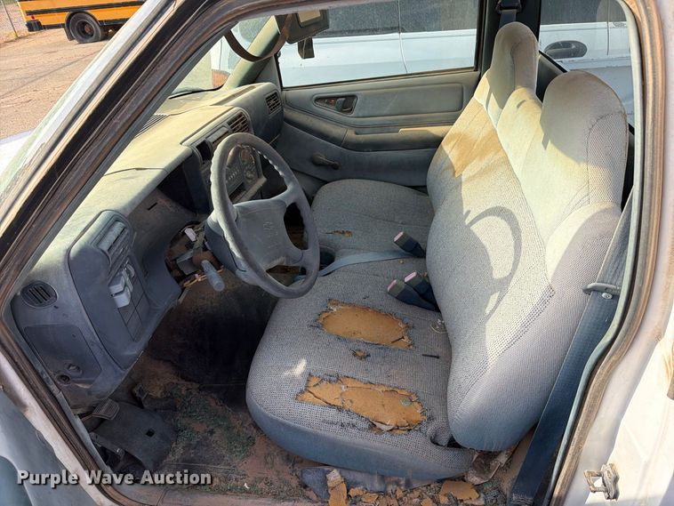 image for item FO3002 1995 Chevrolet S10 pickup truck