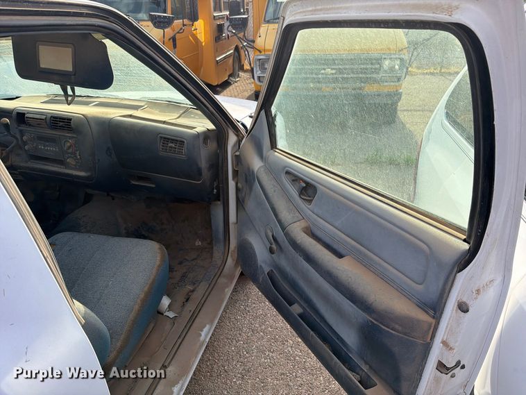 image for item FO3002 1995 Chevrolet S10 pickup truck