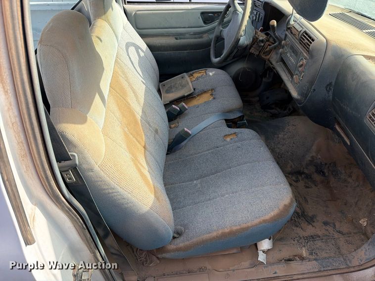 image for item FO3002 1995 Chevrolet S10 pickup truck