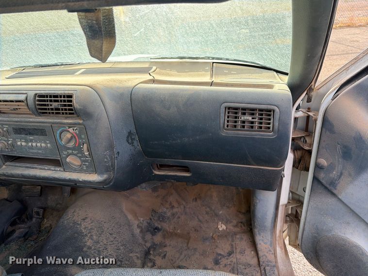 image for item FO3002 1995 Chevrolet S10 pickup truck
