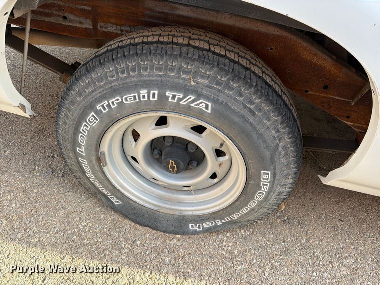 image for item FO3002 1995 Chevrolet S10 pickup truck