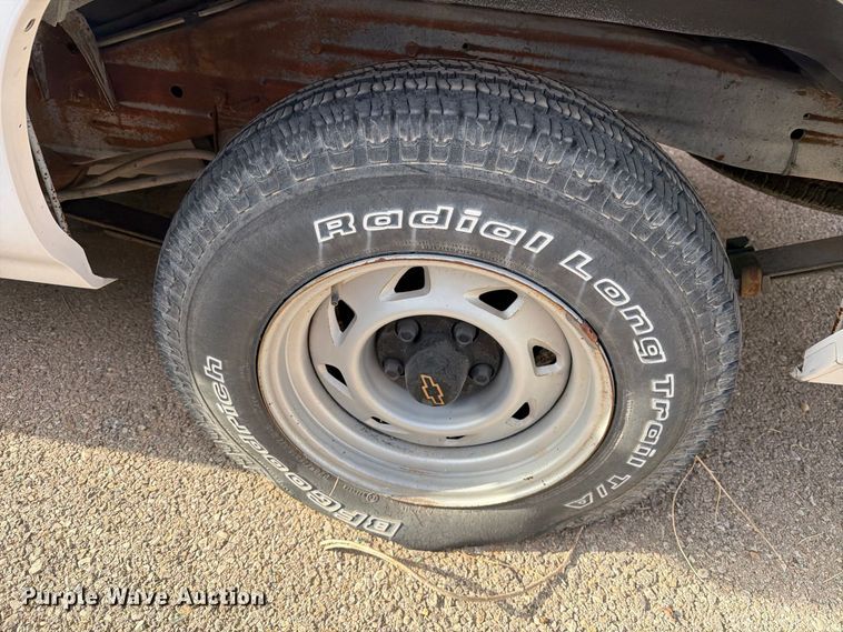 image for item FO3002 1995 Chevrolet S10 pickup truck