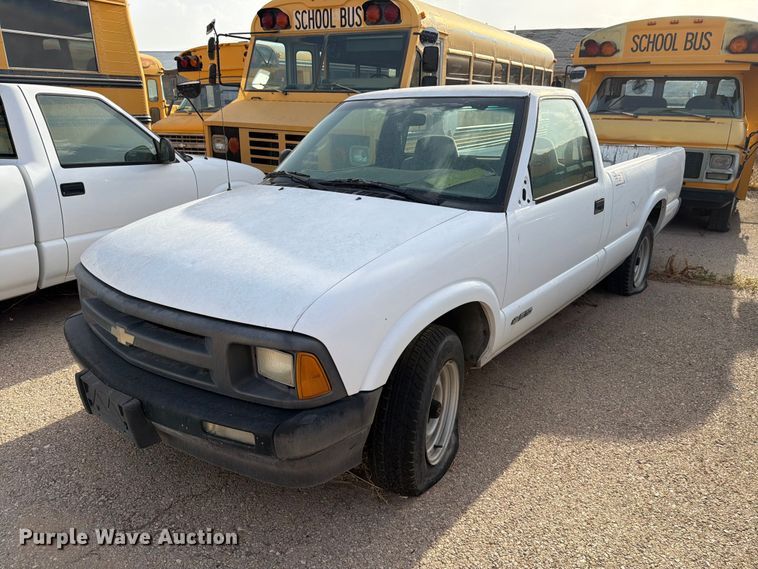 image for item FO3003 1995 Chevrolet S10 pickup truck