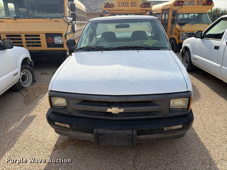 image for item FO3003 1995 Chevrolet S10 pickup truck