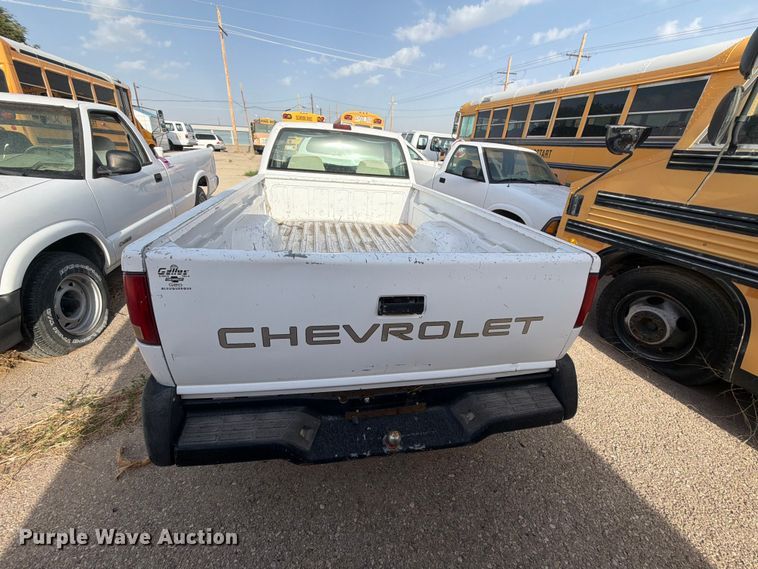 image for item FO3003 1995 Chevrolet S10 pickup truck