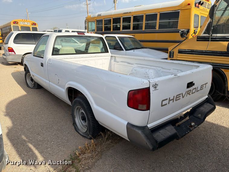 image for item FO3003 1995 Chevrolet S10 pickup truck
