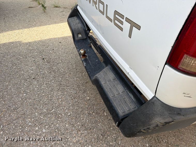 image for item FO3003 1995 Chevrolet S10 pickup truck