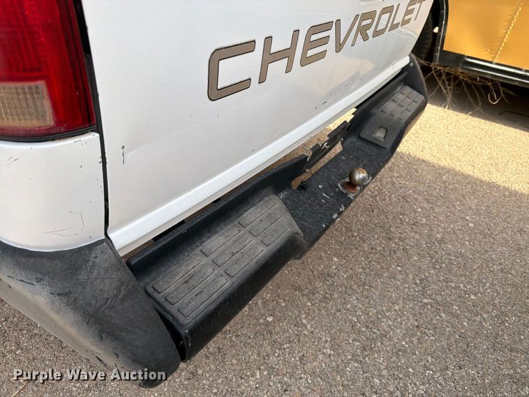image for item FO3003 1995 Chevrolet S10 pickup truck