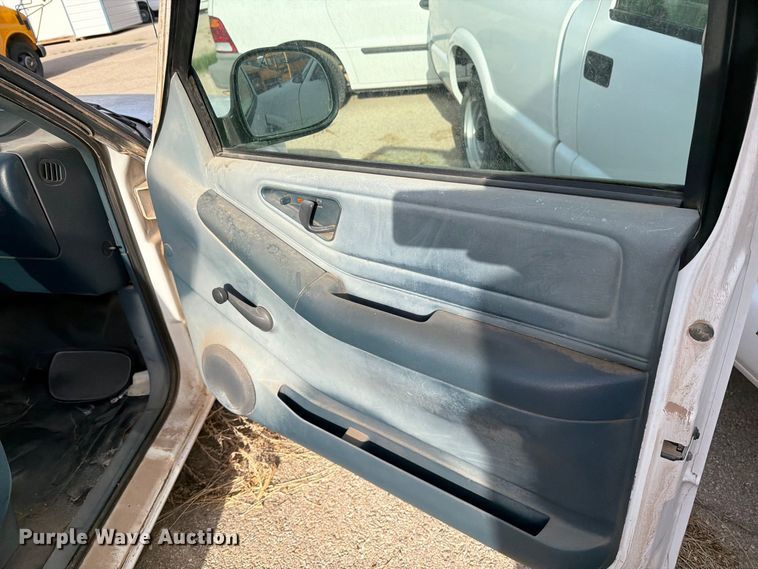 image for item FO3003 1995 Chevrolet S10 pickup truck