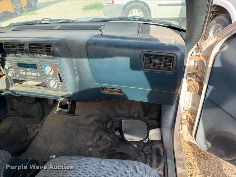 image for item FO3003 1995 Chevrolet S10 pickup truck