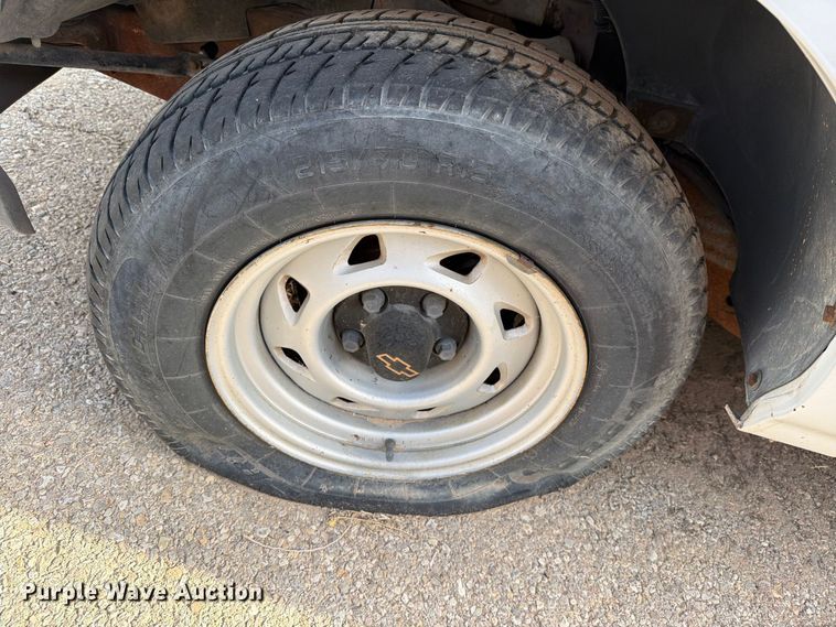 image for item FO3003 1995 Chevrolet S10 pickup truck