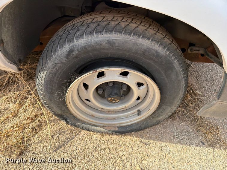 image for item FO3003 1995 Chevrolet S10 pickup truck