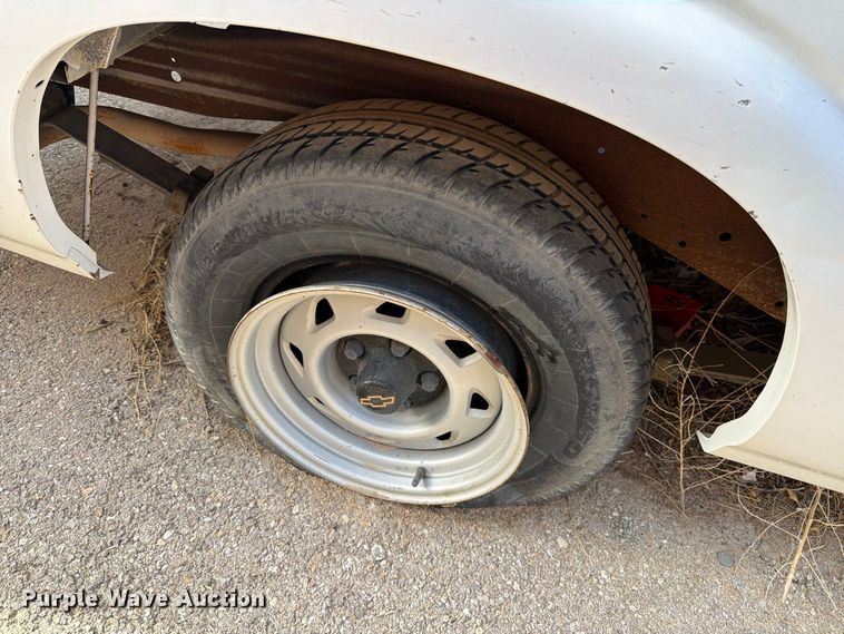 image for item FO3003 1995 Chevrolet S10 pickup truck