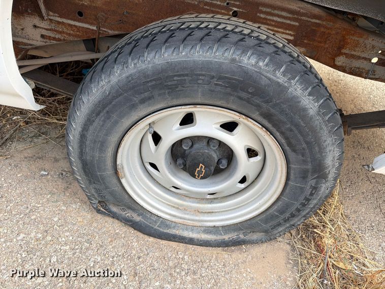 image for item FO3003 1995 Chevrolet S10 pickup truck