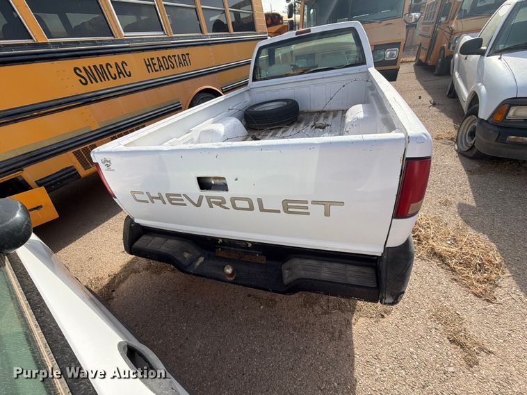 image for item FO3004 1995 Chevrolet S10 pickup truck