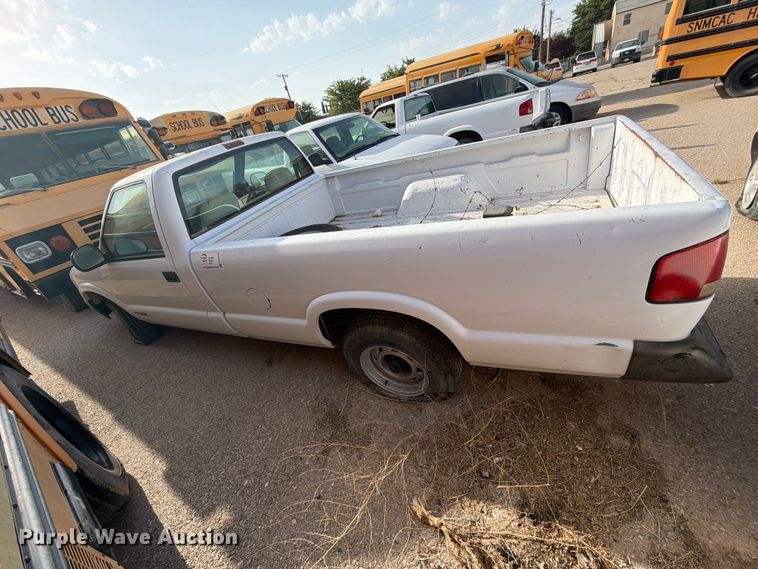 image for item FO3004 1995 Chevrolet S10 pickup truck