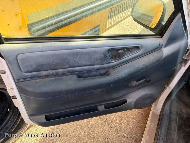 image for item FO3004 1995 Chevrolet S10 pickup truck