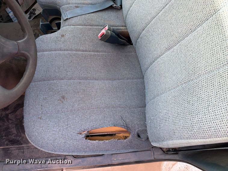 image for item FO3004 1995 Chevrolet S10 pickup truck