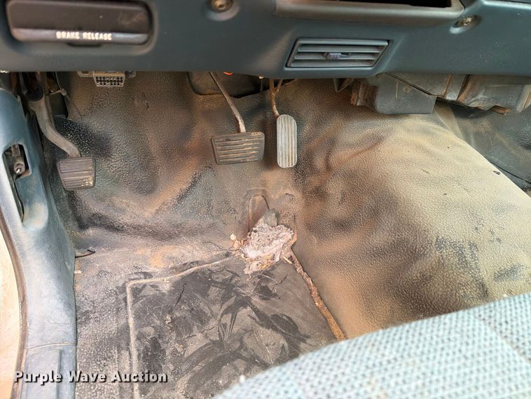 image for item FO3004 1995 Chevrolet S10 pickup truck