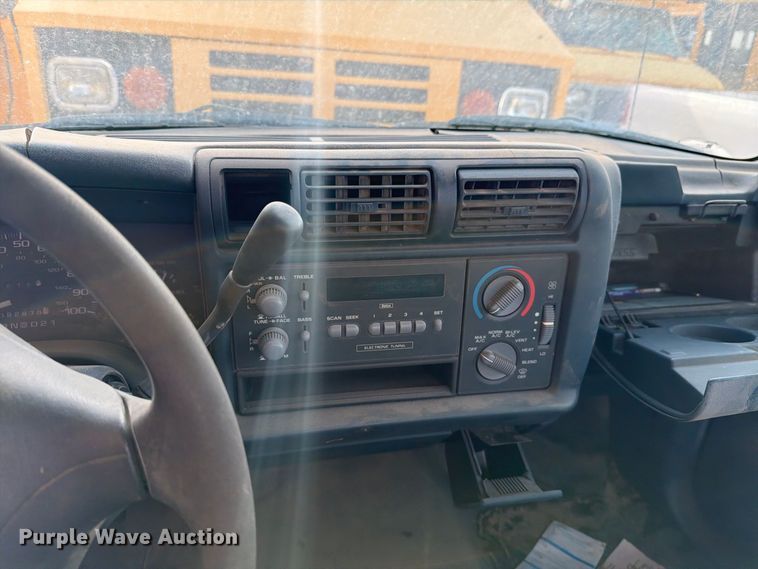 image for item FO3004 1995 Chevrolet S10 pickup truck