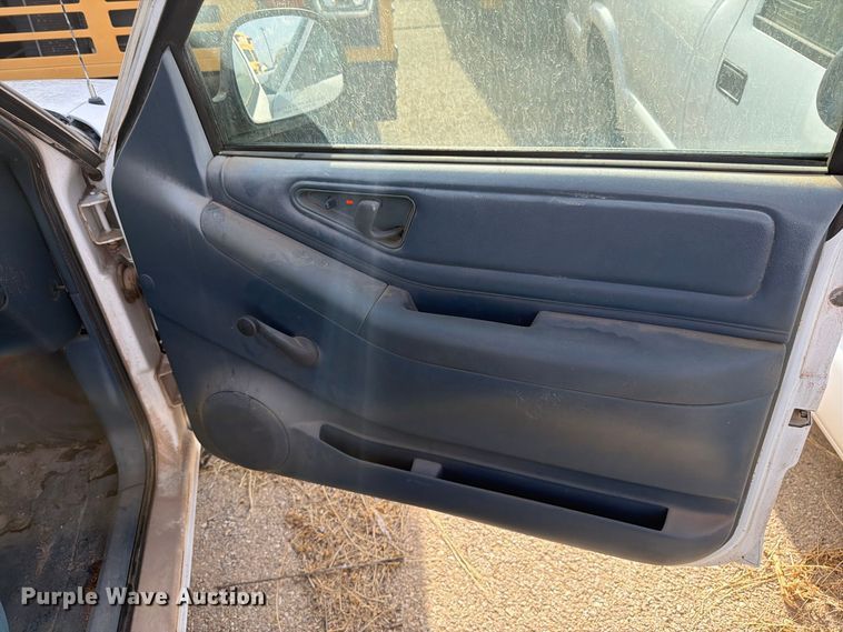 image for item FO3004 1995 Chevrolet S10 pickup truck