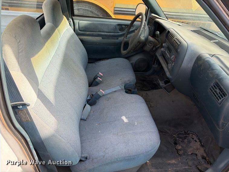 image for item FO3004 1995 Chevrolet S10 pickup truck