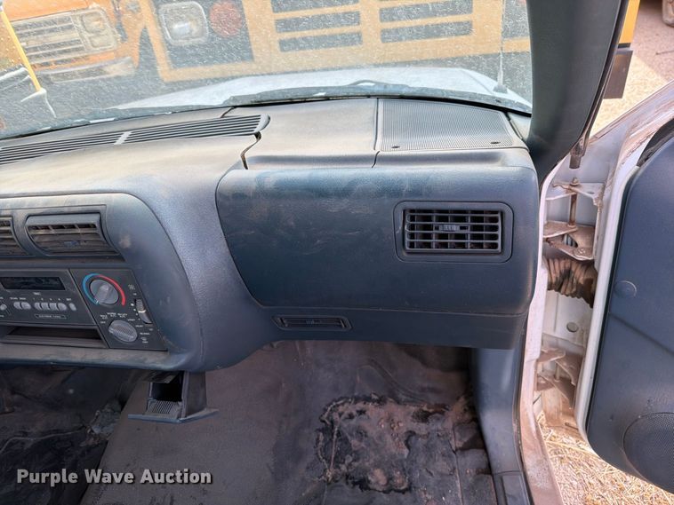image for item FO3004 1995 Chevrolet S10 pickup truck