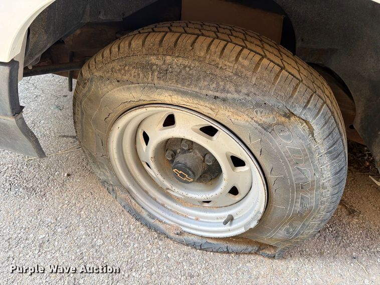 image for item FO3004 1995 Chevrolet S10 pickup truck