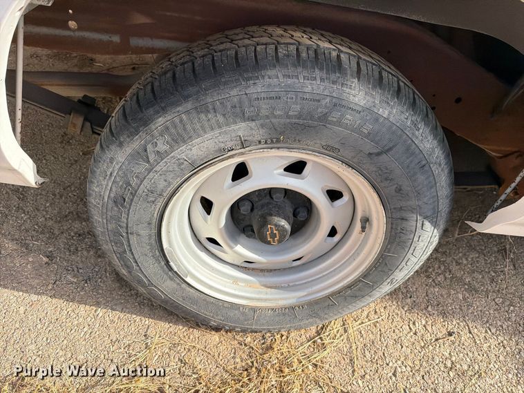 image for item FO3004 1995 Chevrolet S10 pickup truck