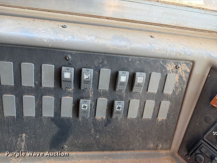 image for item FO3012 2004 Freightliner FS65 school bus