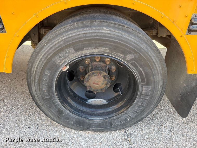 image for item FO3012 2004 Freightliner FS65 school bus