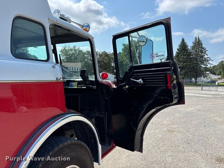 image for item FP3015 1988 Ford C8000 pumper fire truck