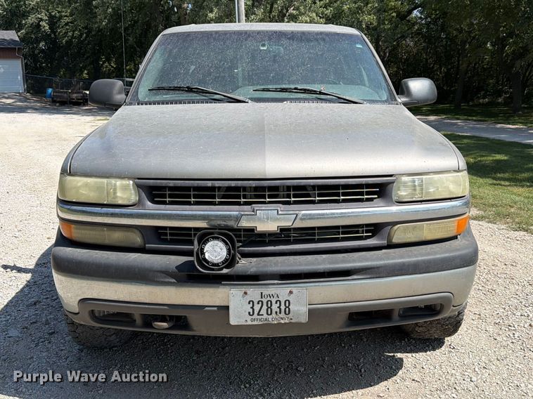 image for item FP3045 2002 Chevrolet Silverado 1500 Crew Cab pickup truck
