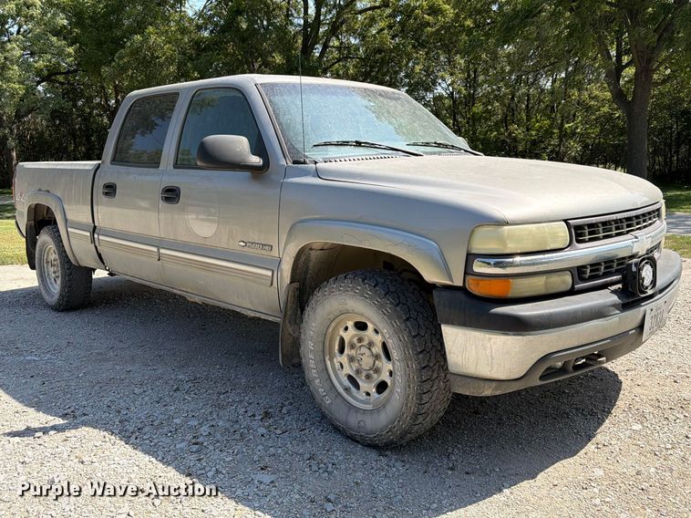 image for item FP3045 2002 Chevrolet Silverado 1500 Crew Cab pickup truck