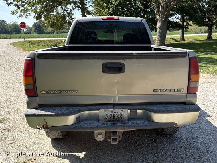image for item FP3045 2002 Chevrolet Silverado 1500 Crew Cab pickup truck