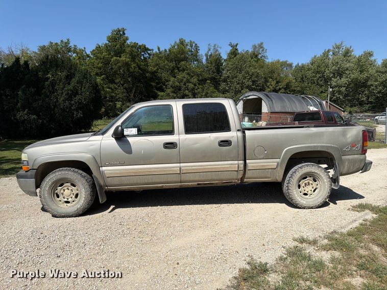 image for item FP3045 2002 Chevrolet Silverado 1500 Crew Cab pickup truck