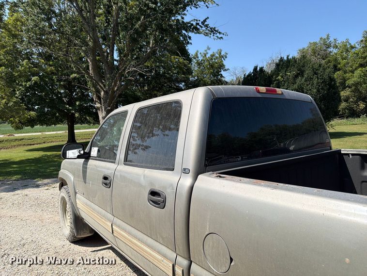image for item FP3045 2002 Chevrolet Silverado 1500 Crew Cab pickup truck