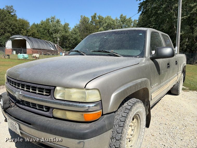 image for item FP3045 2002 Chevrolet Silverado 1500 Crew Cab pickup truck