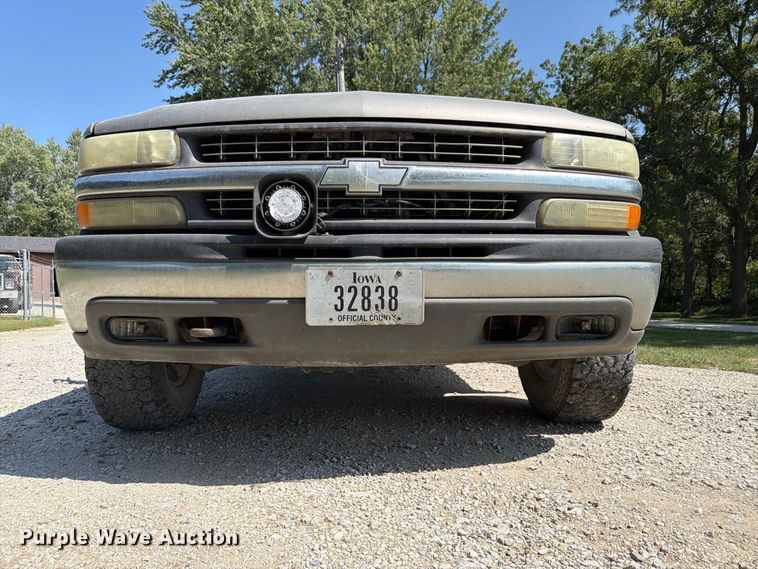 image for item FP3045 2002 Chevrolet Silverado 1500 Crew Cab pickup truck