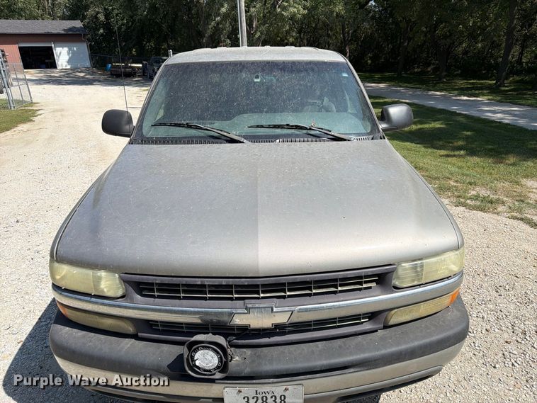 image for item FP3045 2002 Chevrolet Silverado 1500 Crew Cab pickup truck