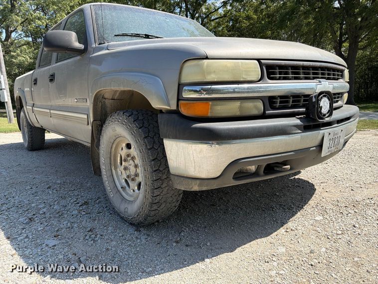 image for item FP3045 2002 Chevrolet Silverado 1500 Crew Cab pickup truck