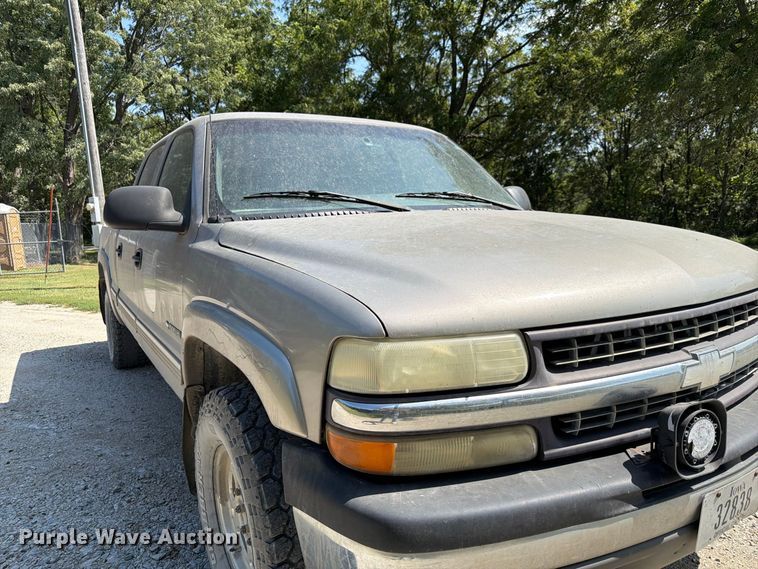 image for item FP3045 2002 Chevrolet Silverado 1500 Crew Cab pickup truck