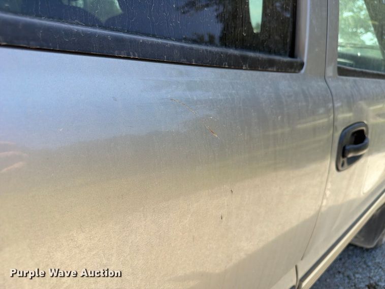 image for item FP3045 2002 Chevrolet Silverado 1500 Crew Cab pickup truck