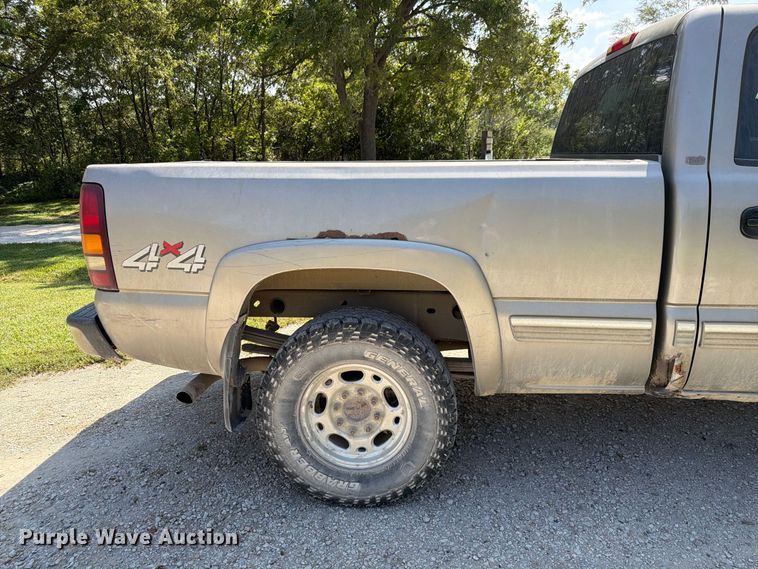 image for item FP3045 2002 Chevrolet Silverado 1500 Crew Cab pickup truck