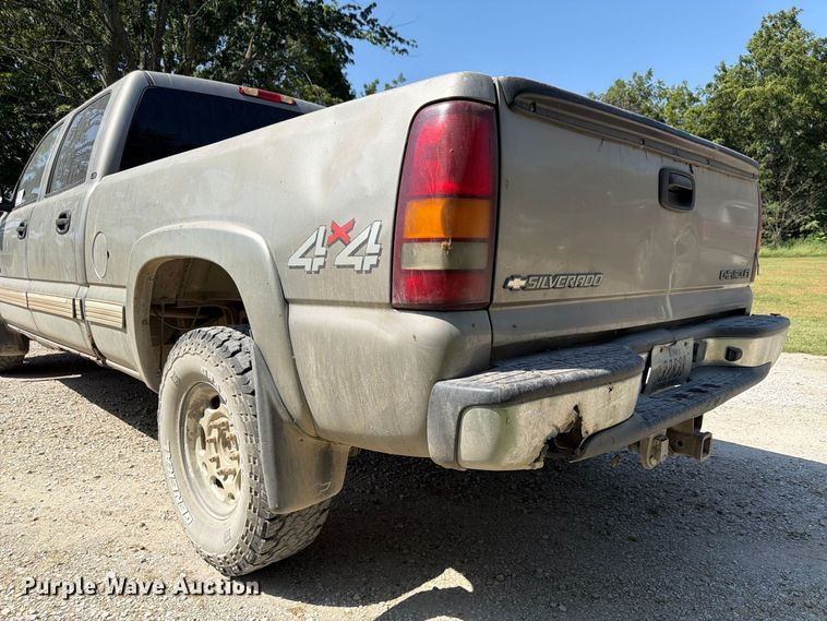 image for item FP3045 2002 Chevrolet Silverado 1500 Crew Cab pickup truck