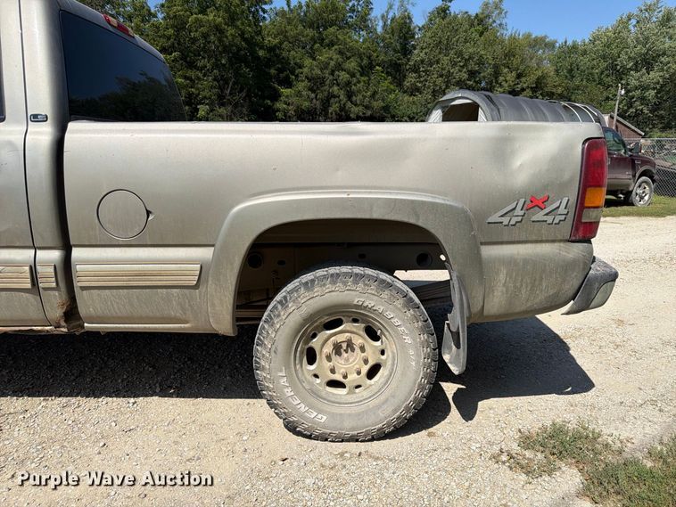 image for item FP3045 2002 Chevrolet Silverado 1500 Crew Cab pickup truck
