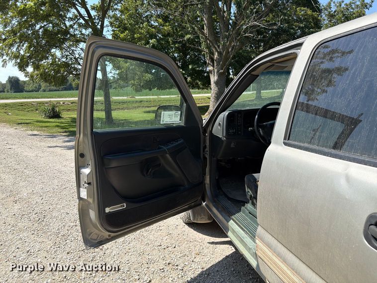 image for item FP3045 2002 Chevrolet Silverado 1500 Crew Cab pickup truck